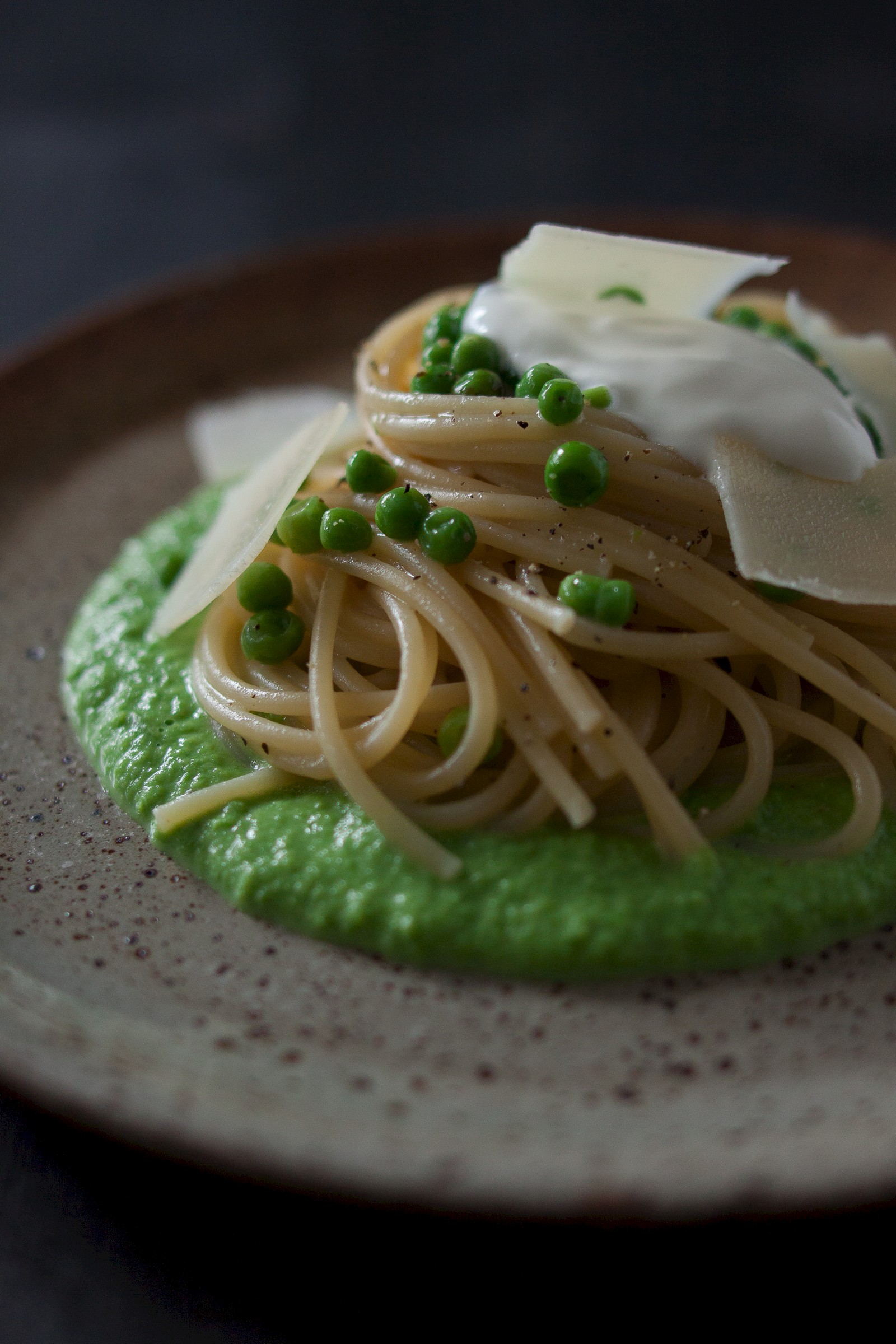 Spaghetti with pea puree and parmesan