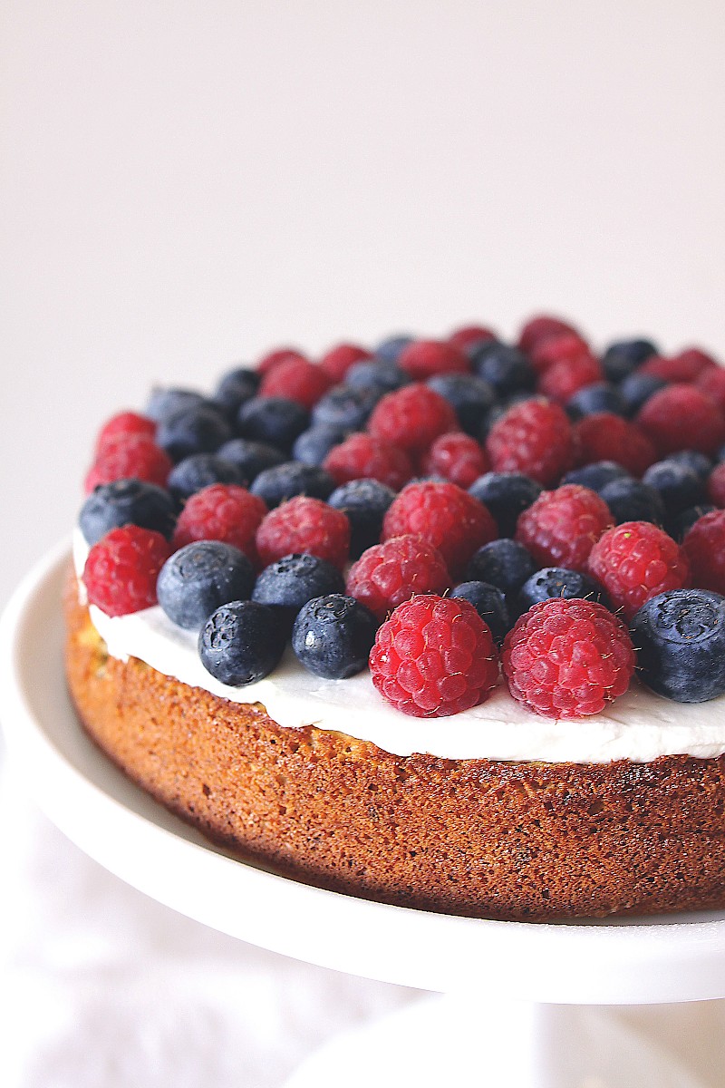 Ricotta-Nuss-Kuchen mit Beeren – Mary Miso - Rezepte für jeden Tag ...