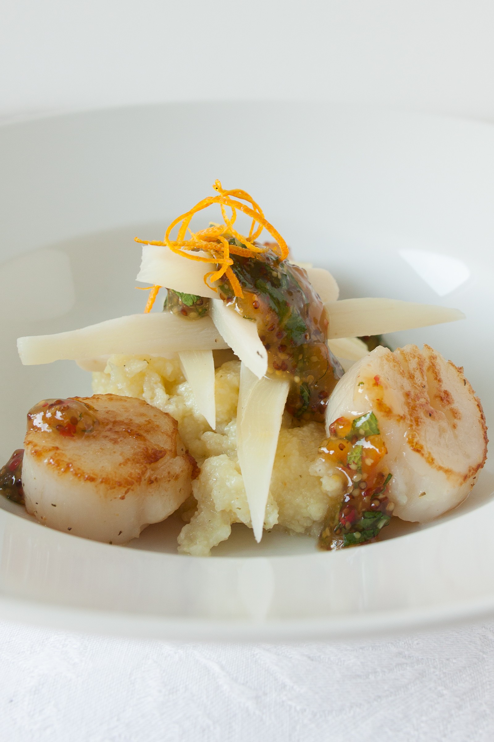 White polenta with scallops, black salsifies and bitter orange confit