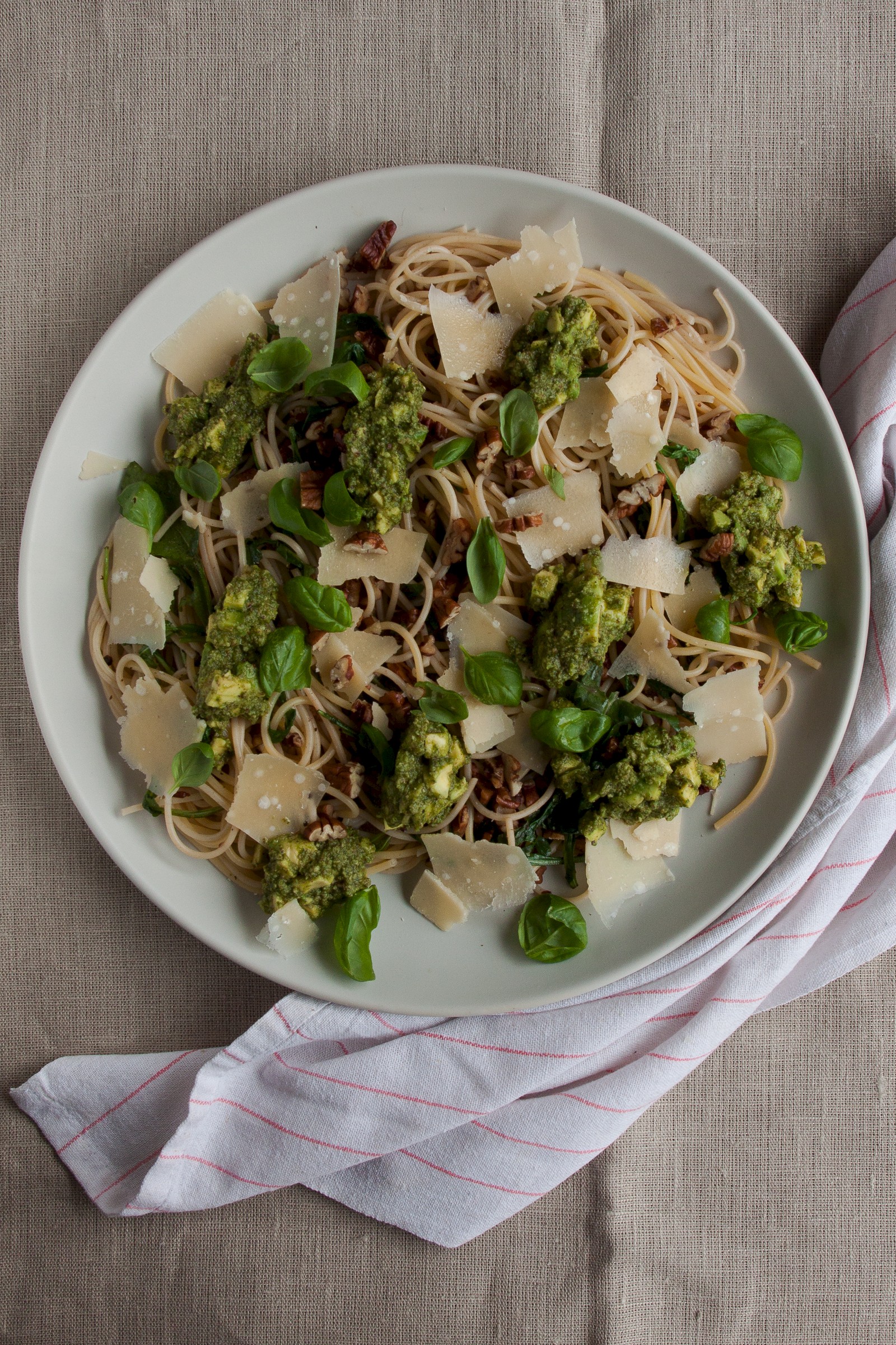 Spaghetti with avocado rocket pecans pesto