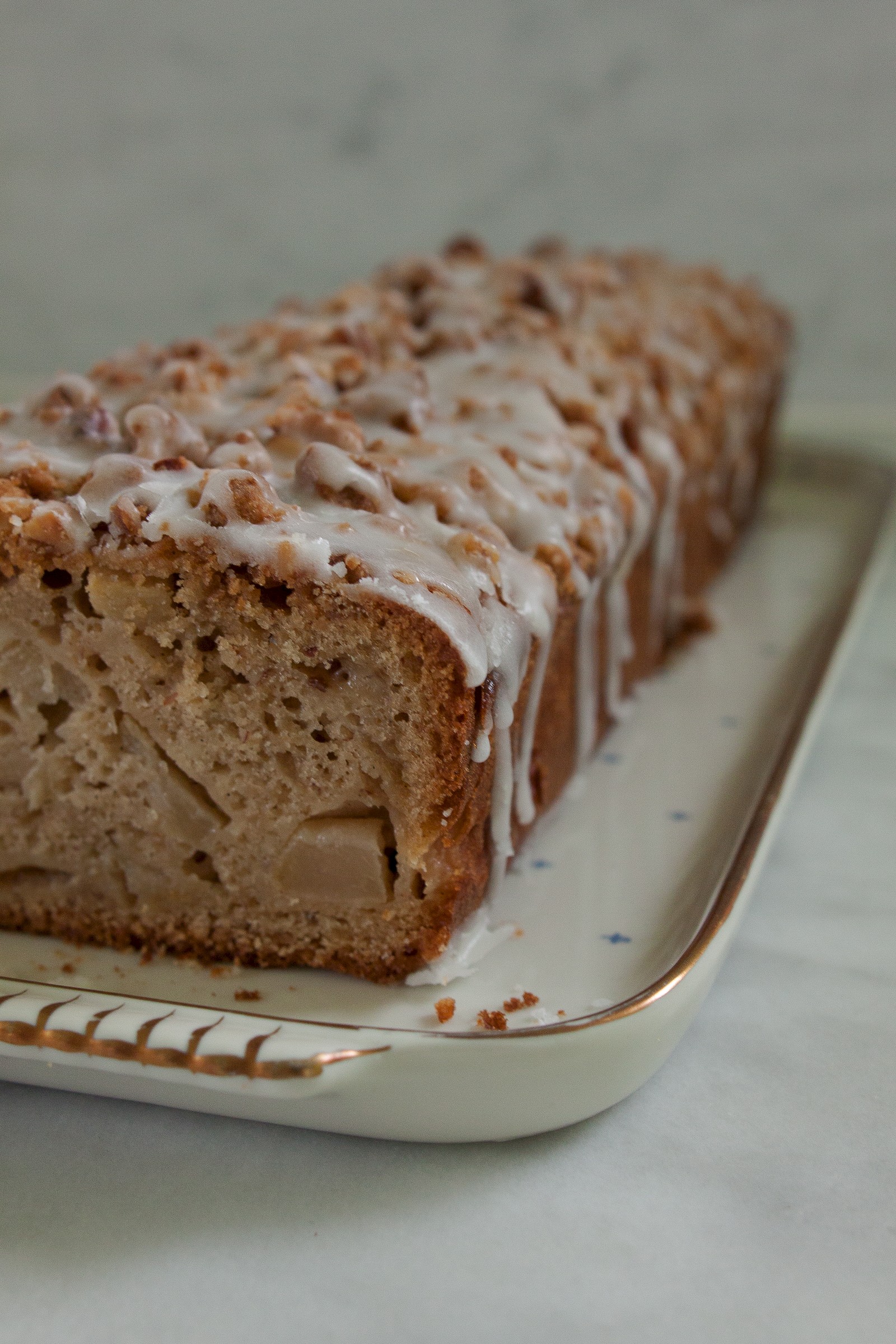 Iced pear pie with crumbles