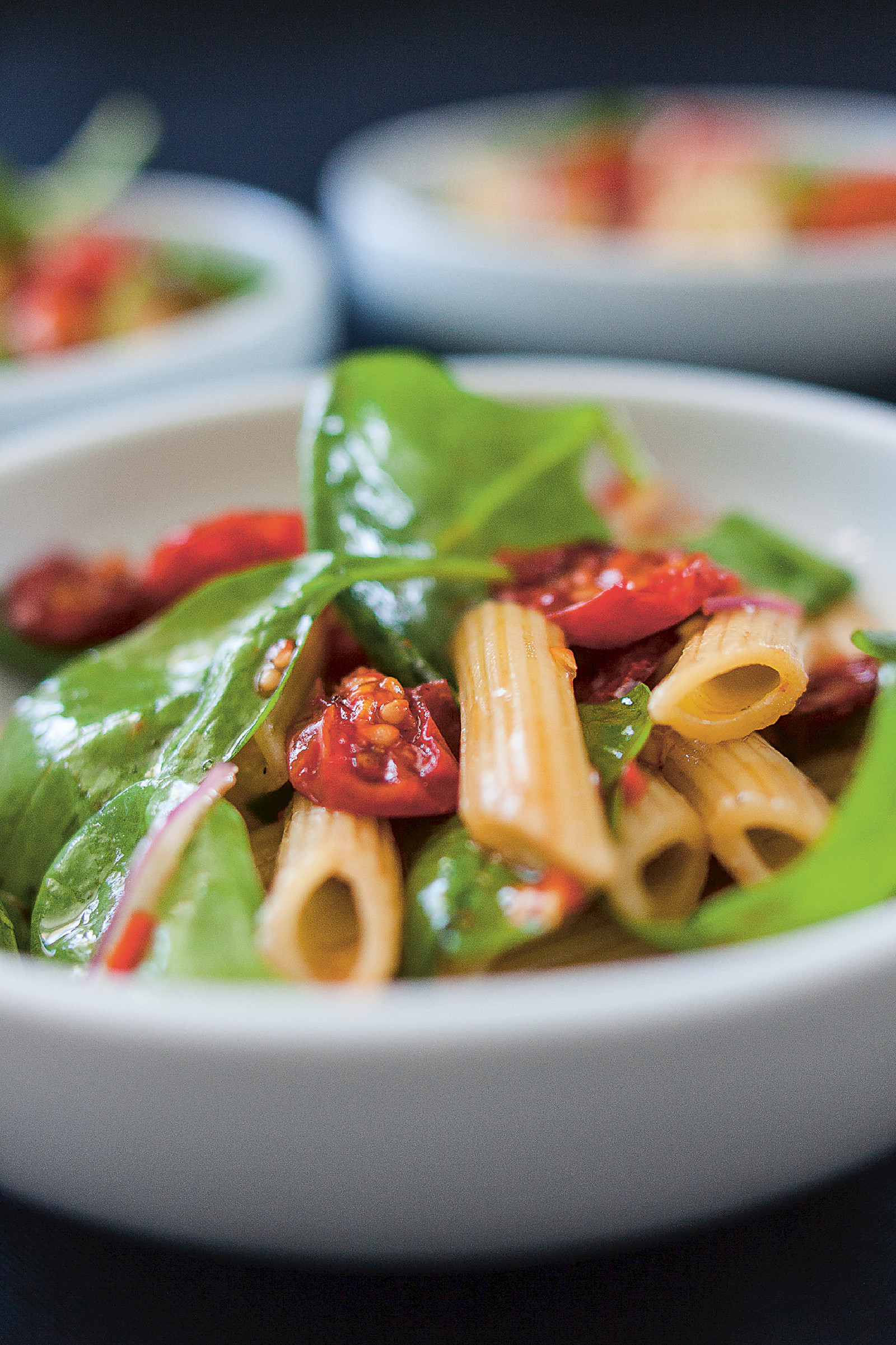 Pasta salad with cherry tomatoes, spinach and balsamic dressing
