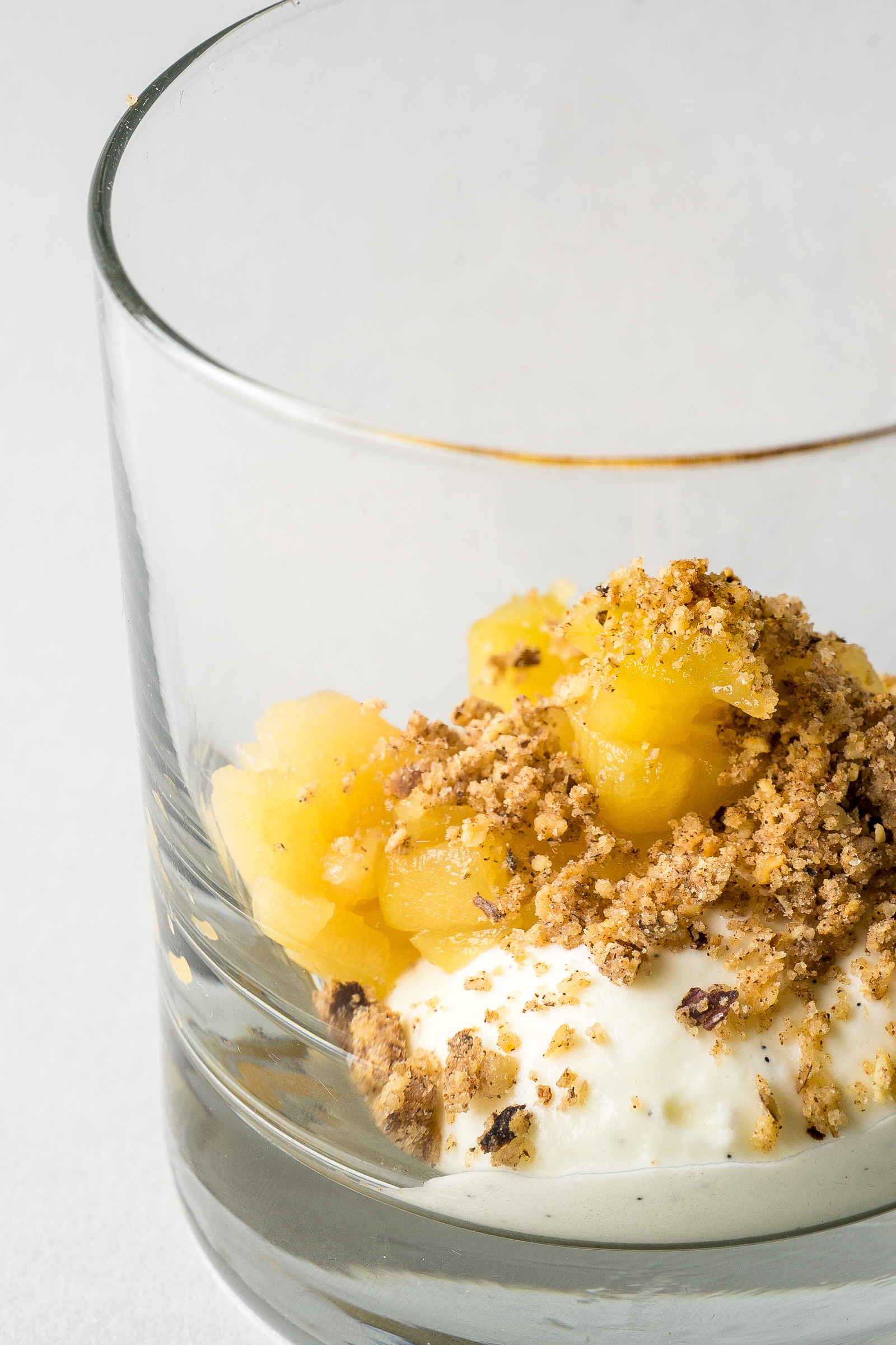 Joghurtmousse mit Apfel und Zimtcrumbles – Mary Miso - Rezepte für ...