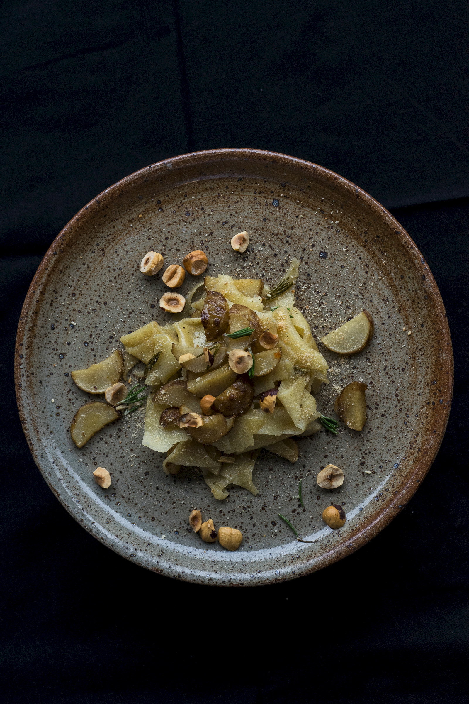 Maltagliati mit Topinambur und Haselnüssen