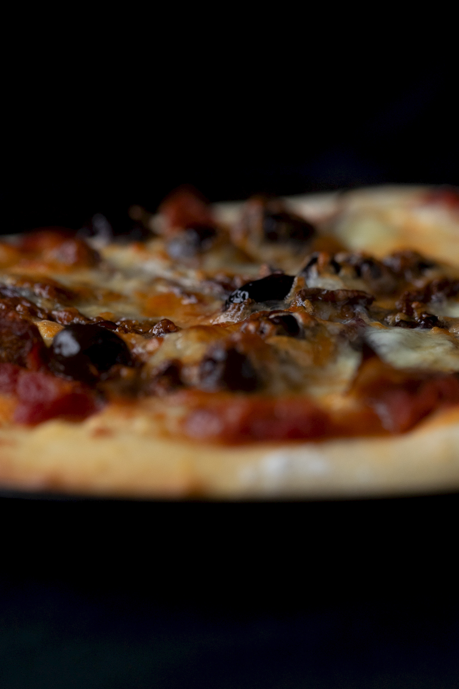 Pizza with radicchio, scamorza and olives