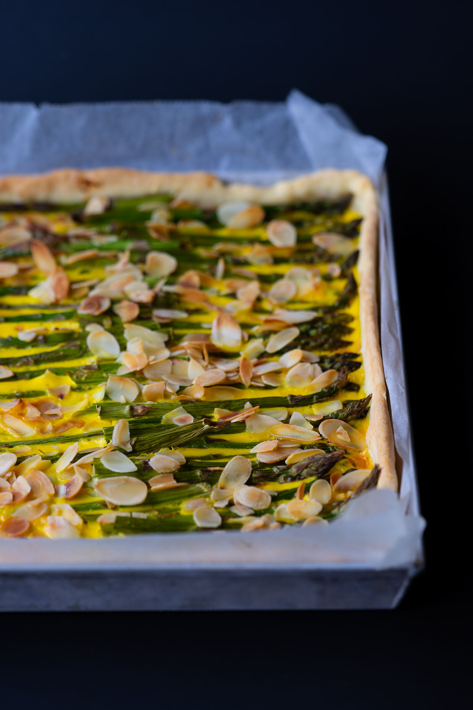 Asparagus quiche with saffron, tomato and almonds