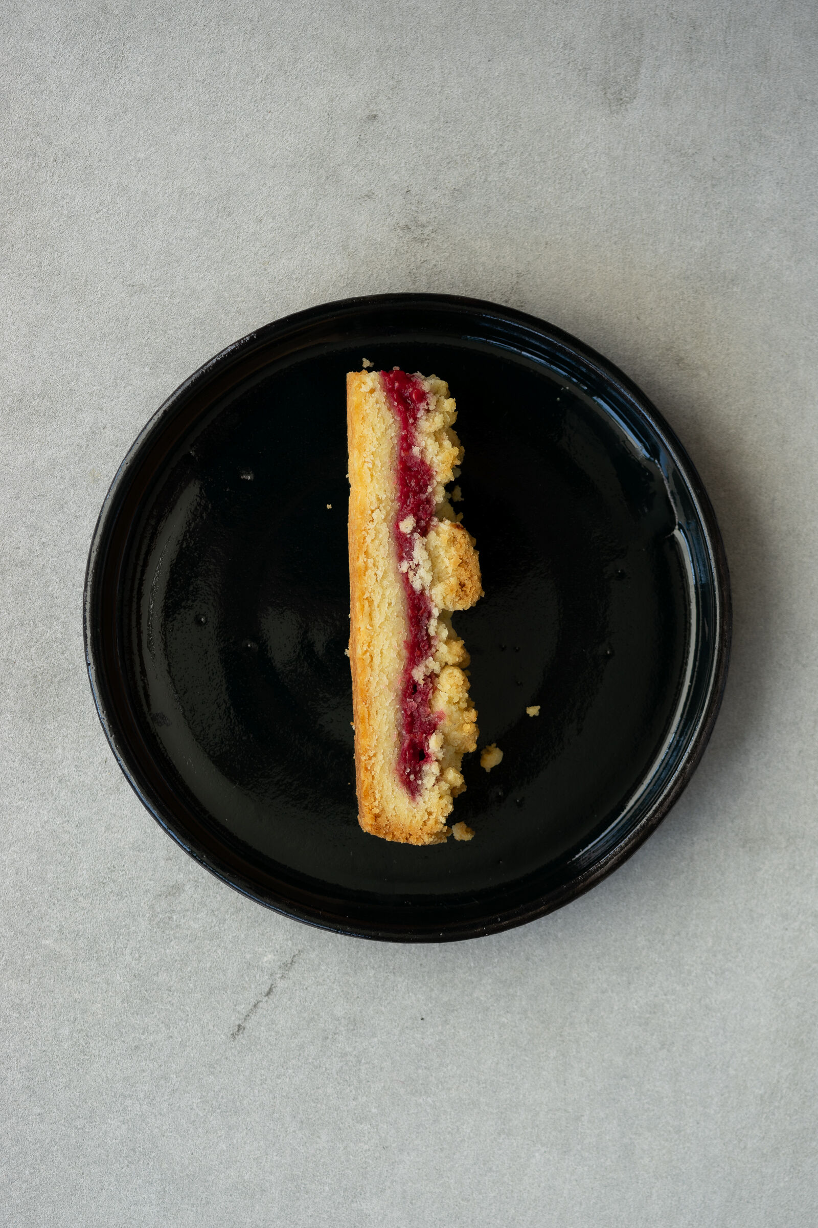 Himbeer-Bars mit gesalzenen Buttercrumbles