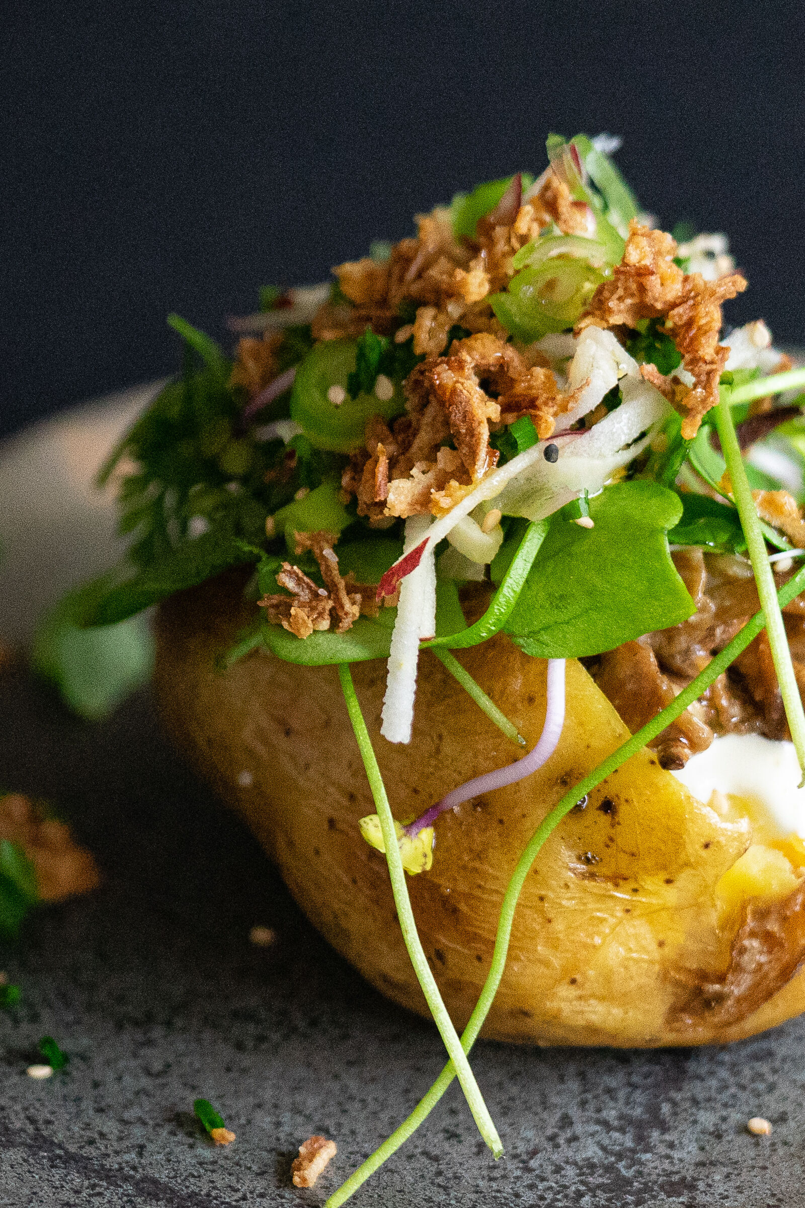 Baked Potatoes mit Miso Pilzen, Apfel und Ingwer