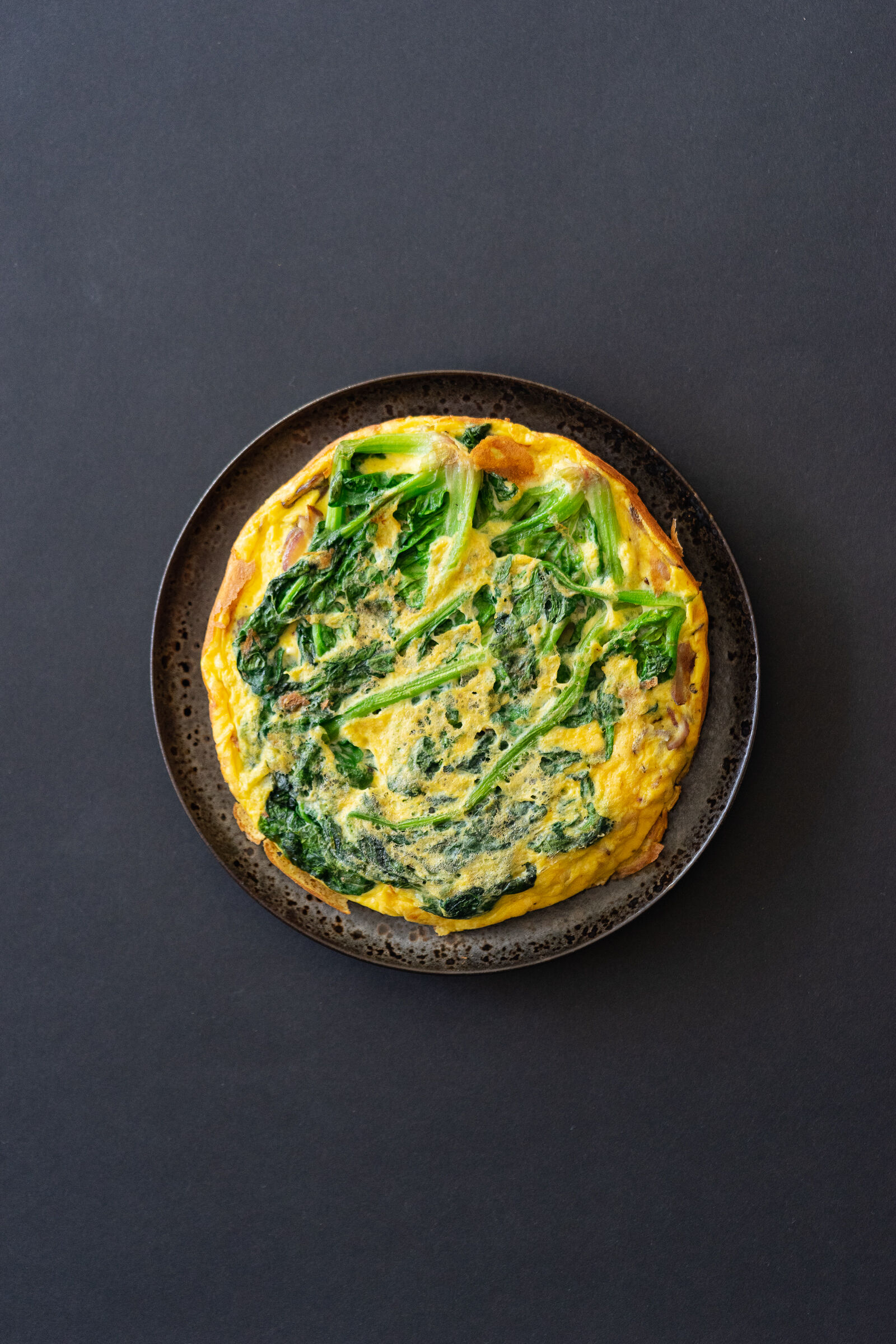 Frittata mit Spinat und roten Zwiebeln