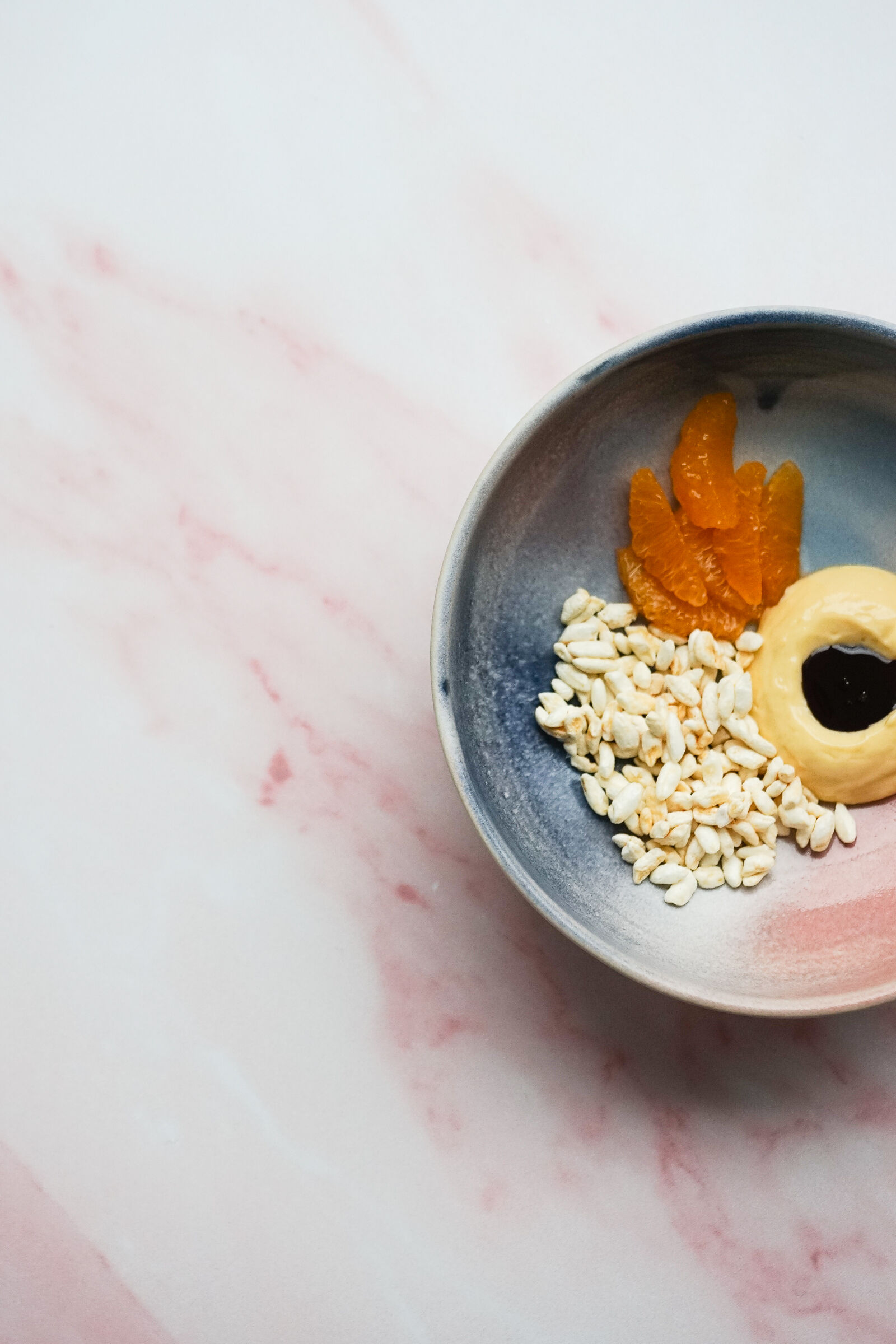 Mandarinen-Miso-Curd mit Wildreis und Kürbiskernöl