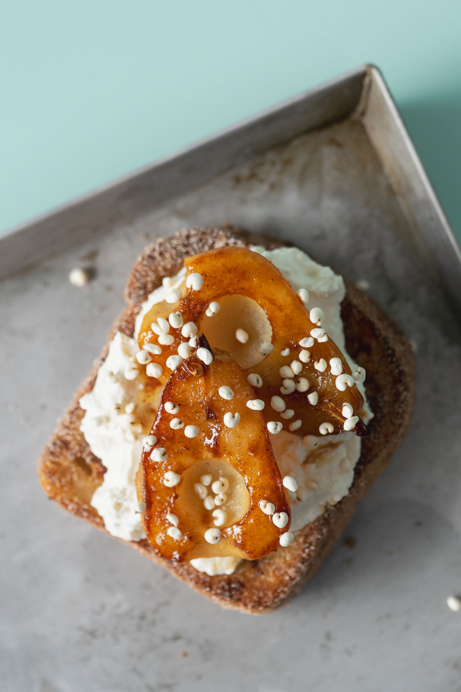 Arme Ritter mit Ricotta, Birnen und Hirse