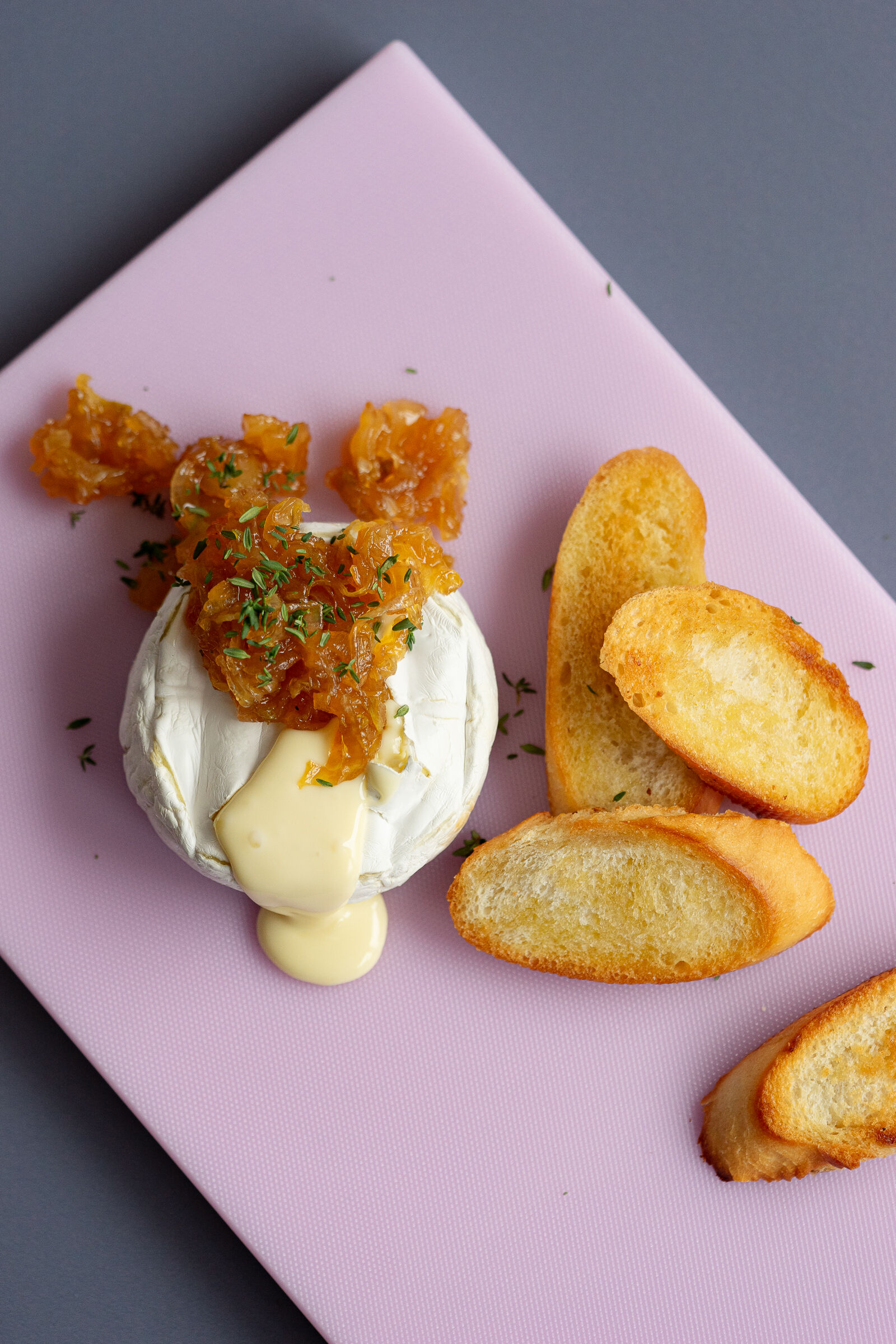 Baked brie with chicory chutney, thyme and baguette