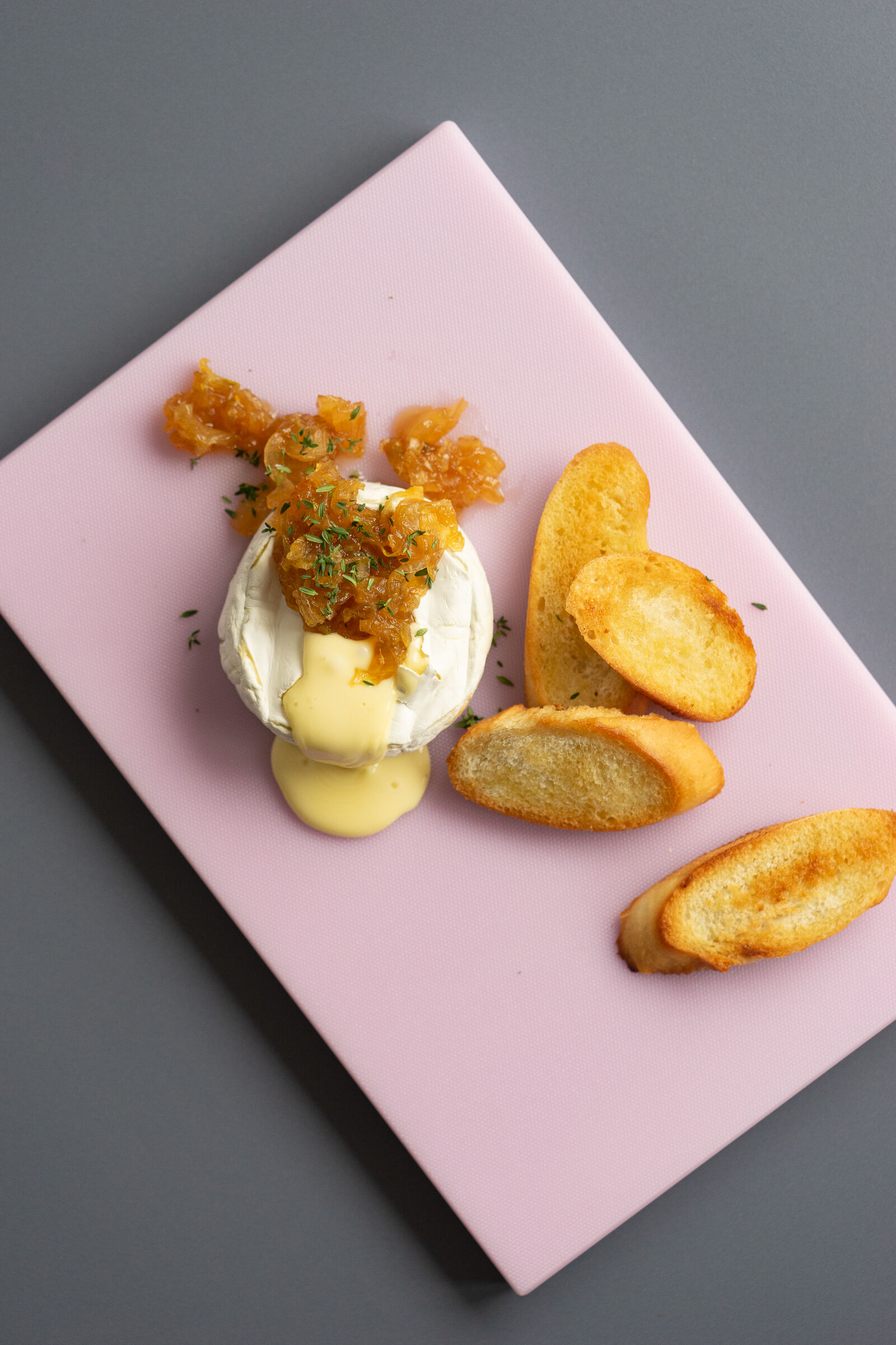 Baked brie with chicory chutney, thyme and baguette