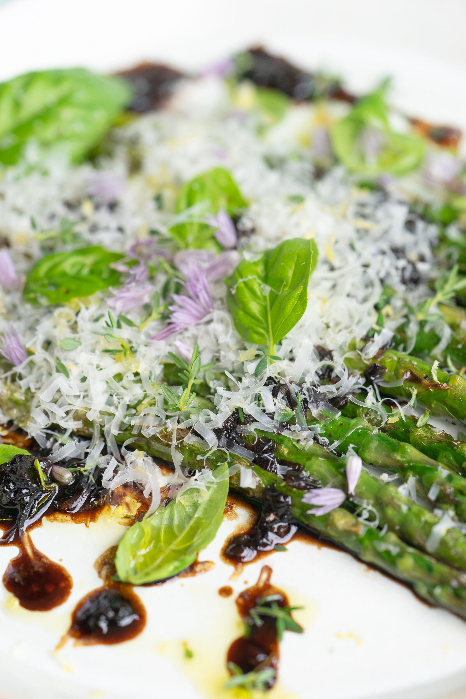 Grüner Spargel mit Balsamico und Sbrinz