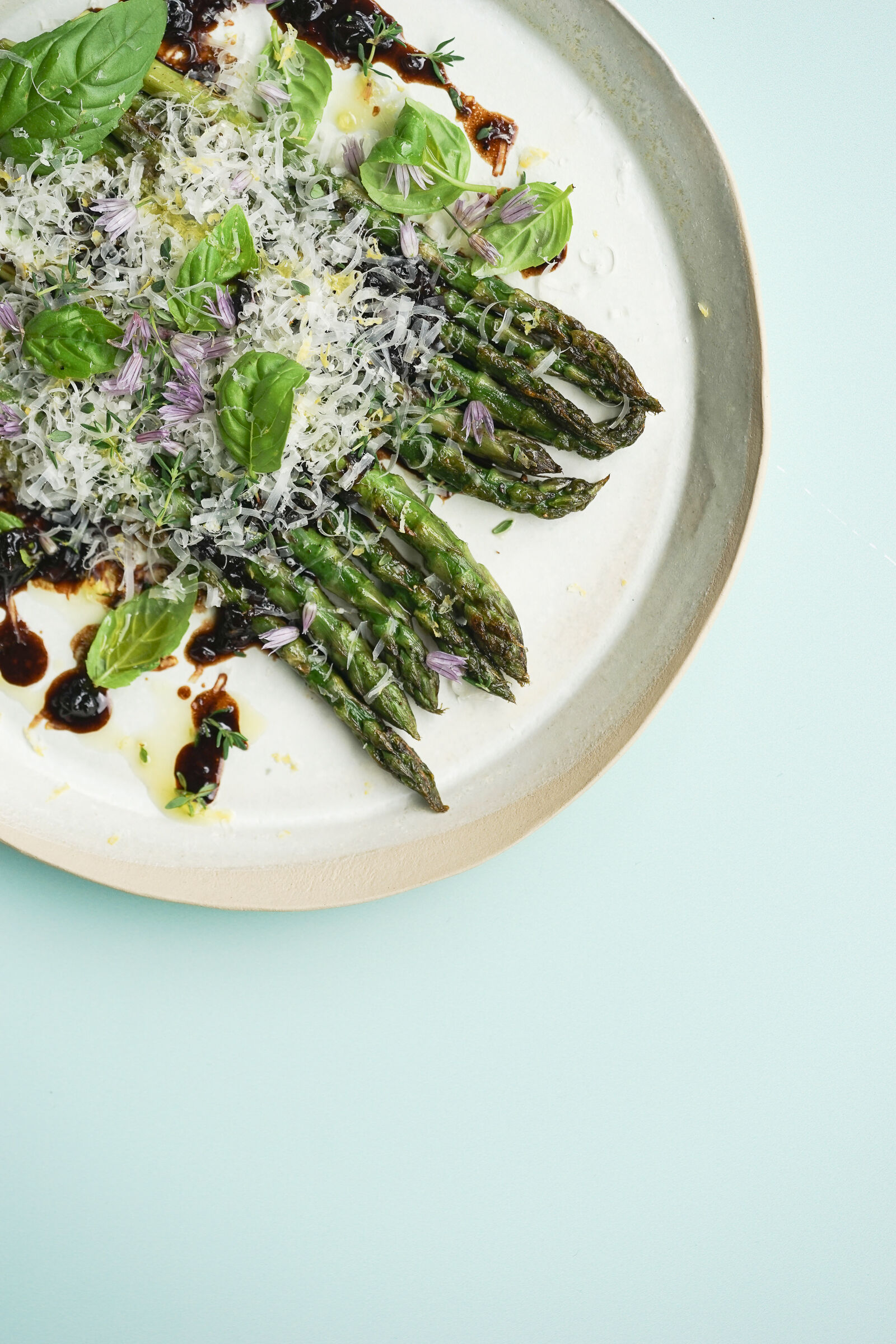 Grüner Spargel mit Balsamico und Sbrinz